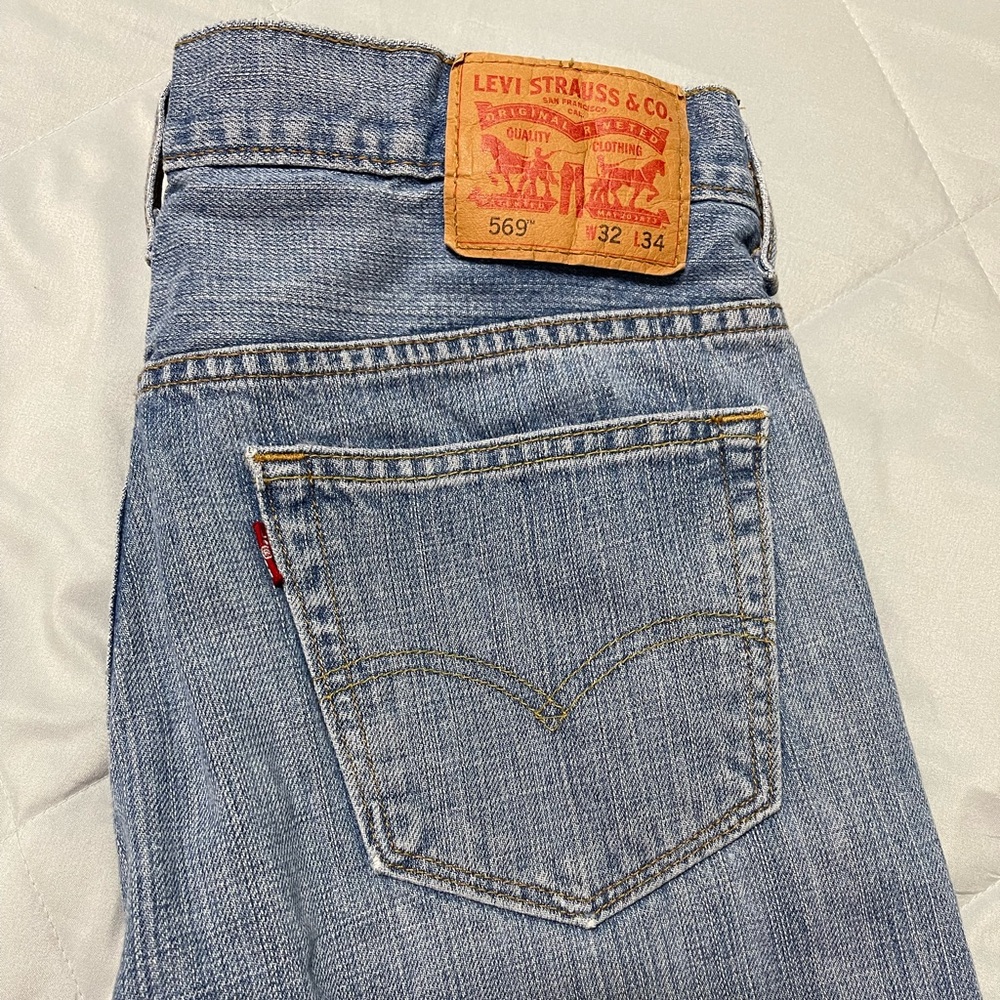 Levi Strauss & Co 569 32x34 washed blue denim Jean